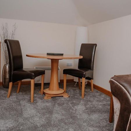 Lovely New 1 Bedroom Loft Apartment With On Drive Parking Trowbridge Dış mekan fotoğraf