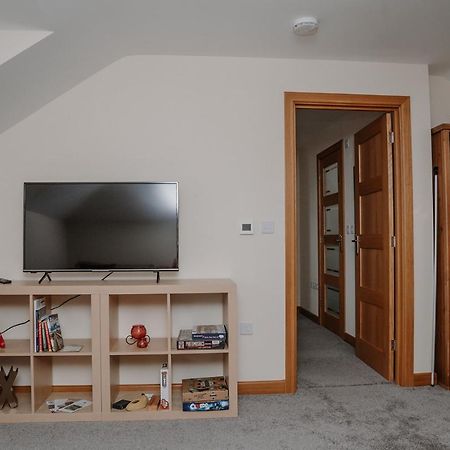 Lovely New 1 Bedroom Loft Apartment With On Drive Parking Trowbridge Dış mekan fotoğraf