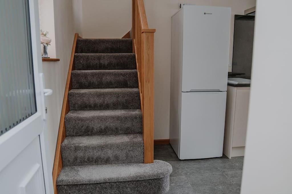 Lovely New 1 Bedroom Loft Apartment With On Drive Parking Trowbridge Dış mekan fotoğraf
