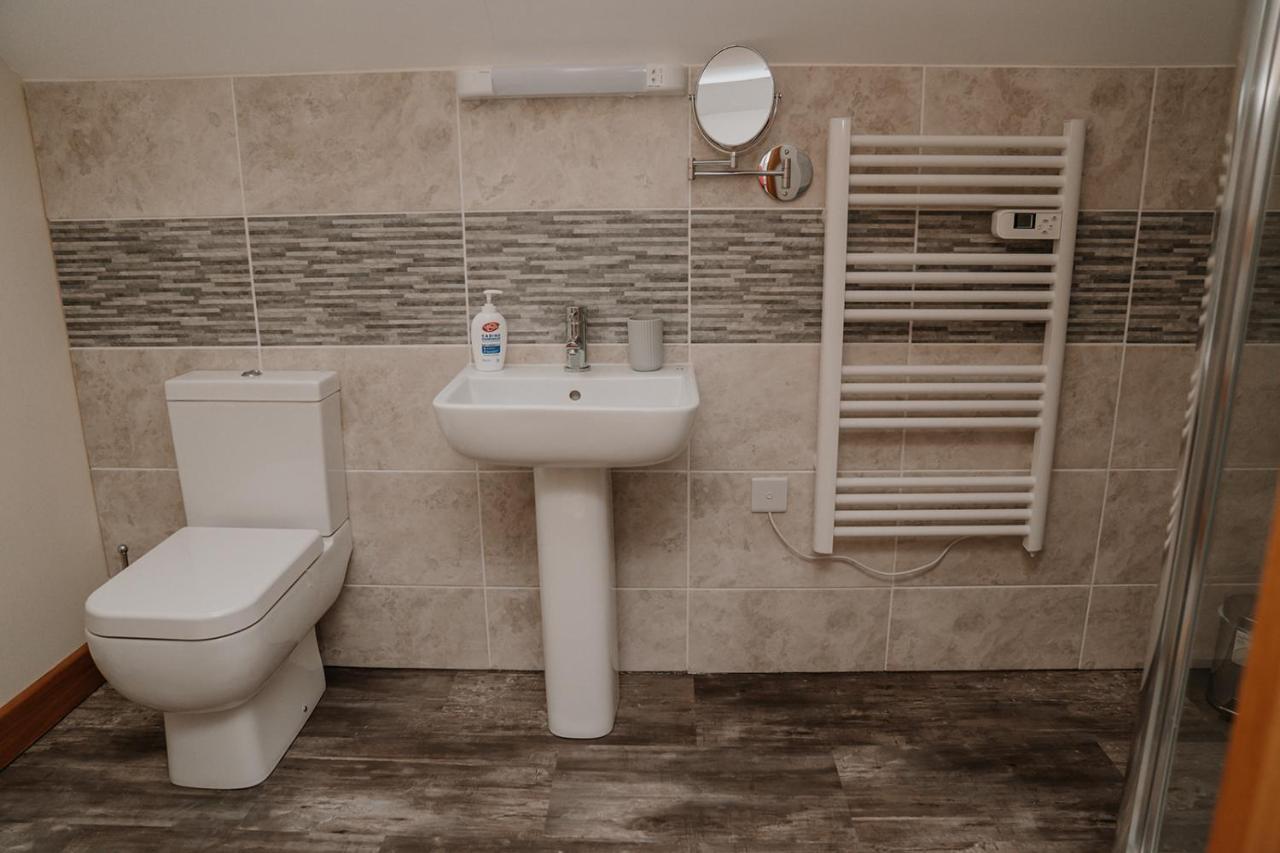 Lovely New 1 Bedroom Loft Apartment With On Drive Parking Trowbridge Dış mekan fotoğraf