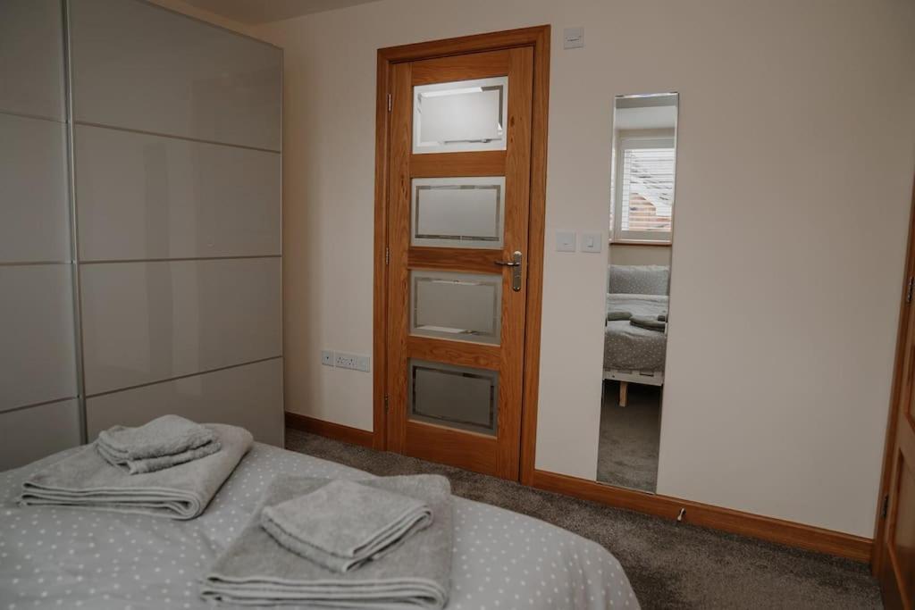 Lovely New 1 Bedroom Loft Apartment With On Drive Parking Trowbridge Dış mekan fotoğraf