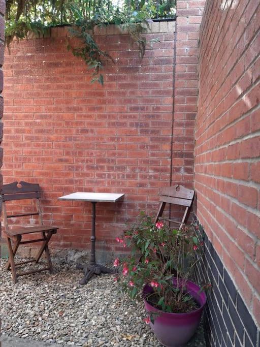 Lovely New 1 Bedroom Loft Apartment With On Drive Parking Trowbridge Dış mekan fotoğraf