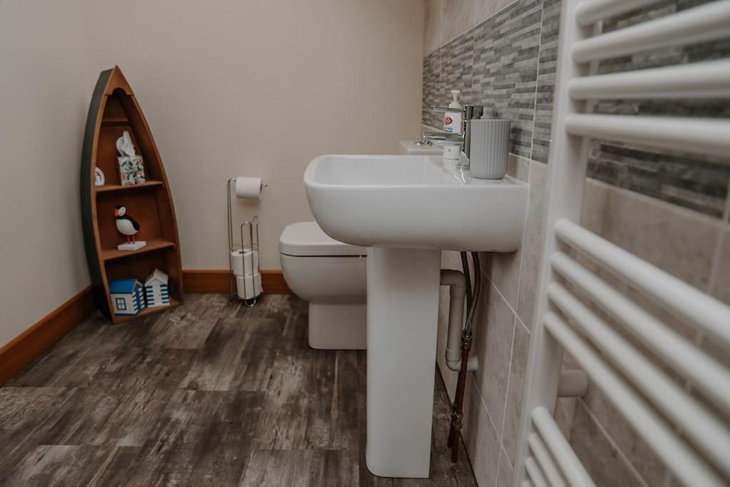 Lovely New 1 Bedroom Loft Apartment With On Drive Parking Trowbridge Dış mekan fotoğraf