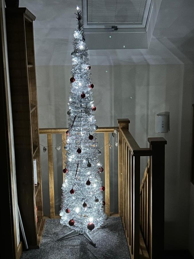 Lovely New 1 Bedroom Loft Apartment With On Drive Parking Trowbridge Dış mekan fotoğraf